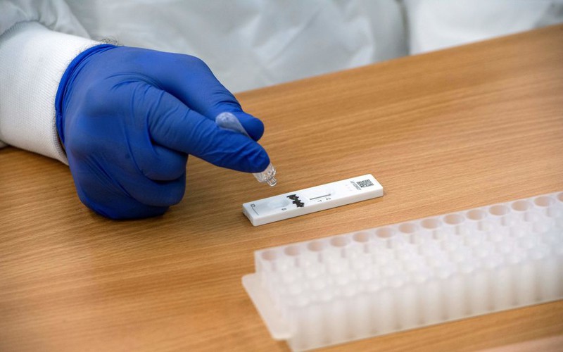 UK: Dopuszczono test na obecność koronawirusa dający wynik w 20 sekund
