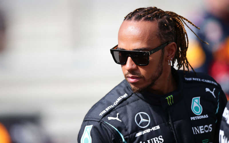 Formuła 1: Mercedes "nie będzie czekał na decyzję Hamiltona"