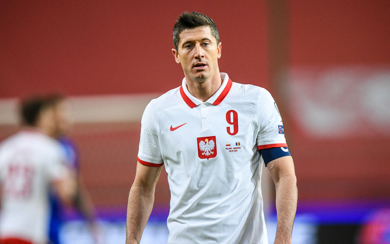 Mecz z Anglią bez Lewandowskiego. Media w UK: "Cios dla Polaków"