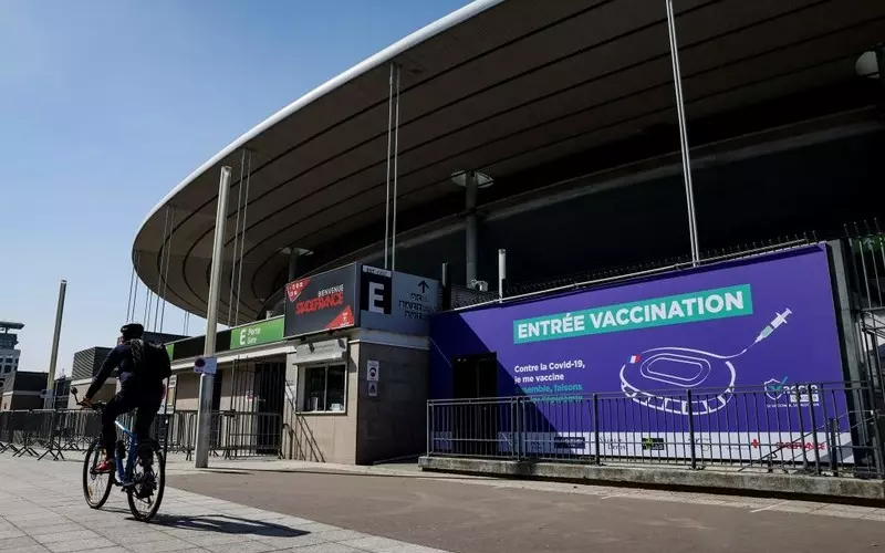 Słynny Stade de France stanie się centrum szczepień