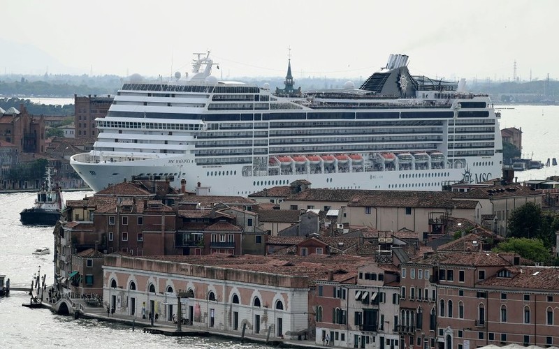 Włochy: Rząd wyprowadza wielkie wycieczkowce z Wenecji