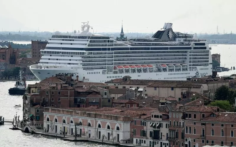 Włochy: Rząd wyprowadza wielkie wycieczkowce z Wenecji