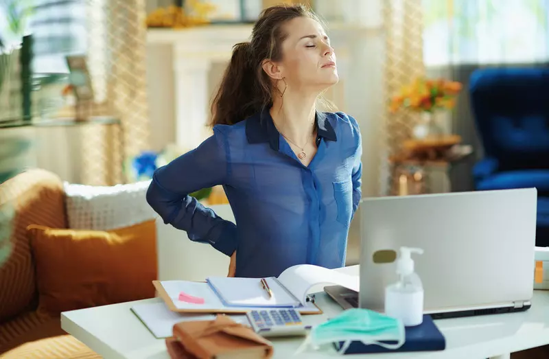 Experts: Many people have worsened back pain while working remotely