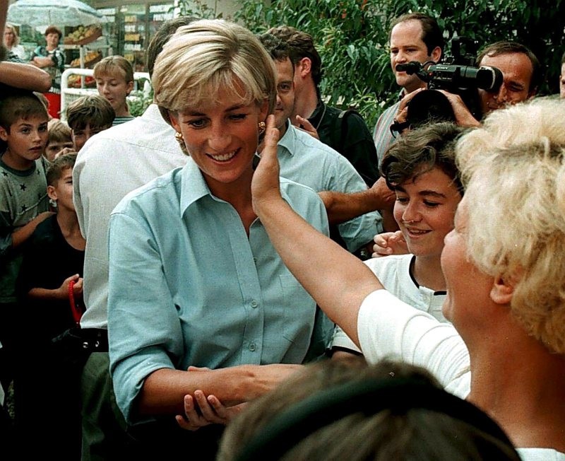 Princess Diana to receive plaque outside the London flat she lived in before marrying Charles