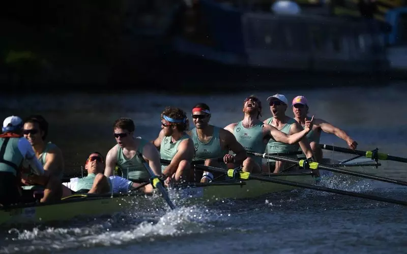 Cambridge beat Oxford in men's and women's 2021 Boat Race