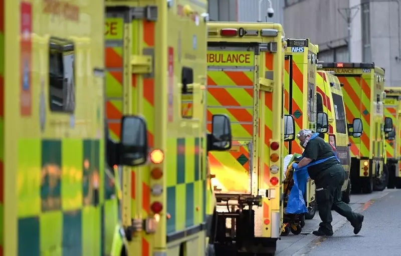 Trzecia fala pandemii "najprawdopodobniej" uderzy latem w UK