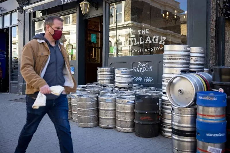 Anglia: 12 kwietnia niektóre puby zaczną polewać piwo minutę po północy 