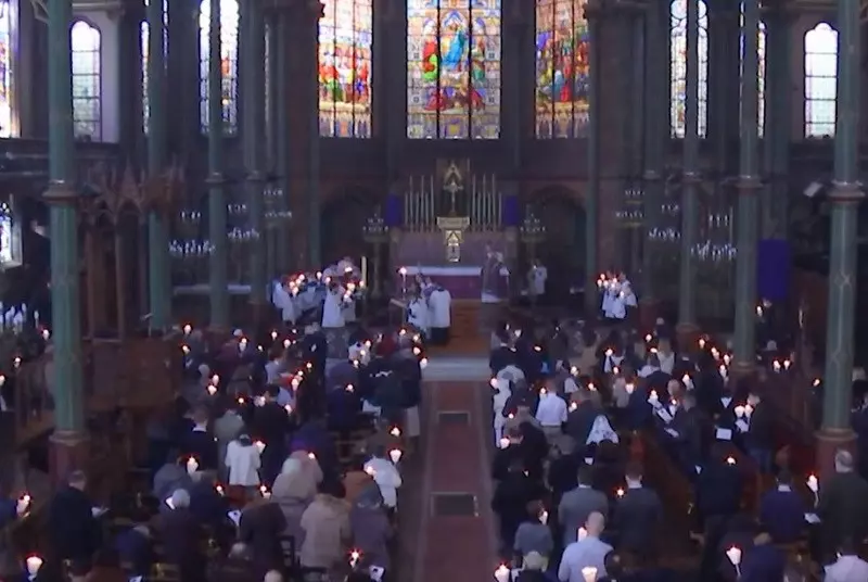 Francja: Tłum w kościele. Duchowni zatrzymani za "celowe narażanie życia innych"