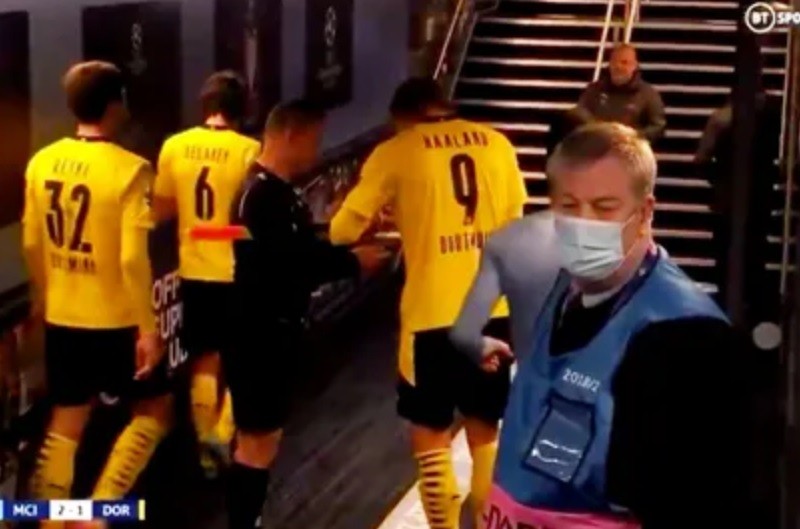 UEFA tells match officials seeking autographs unacceptable