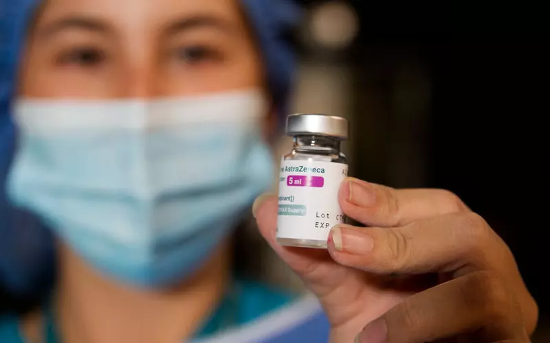 BBC: Nie potwierdzono związku zakrzepicy ze szczepionką AZ, ale wciąż są wątpliwości