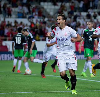 Grzegorz Krychowiak to own net and Sevilla lost