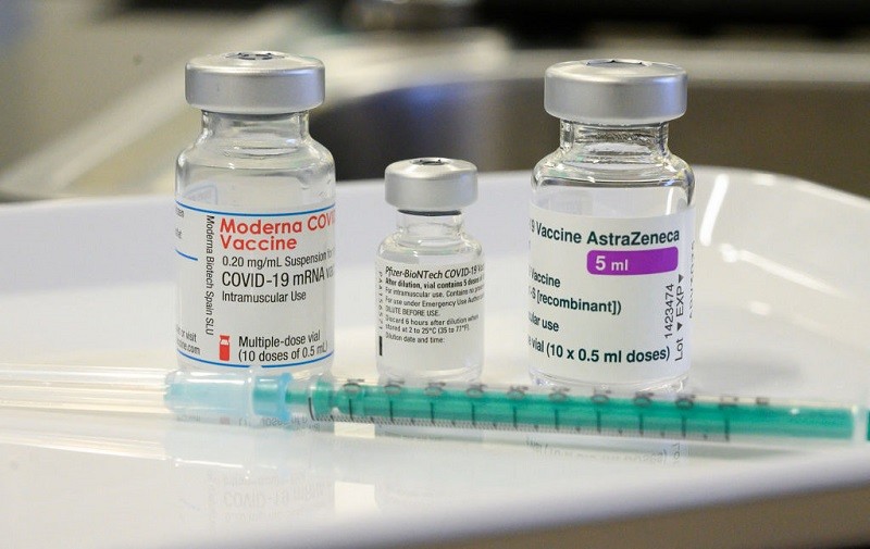 W UK rozszerzono testy podawania dwóch różnych dawek szczepionki