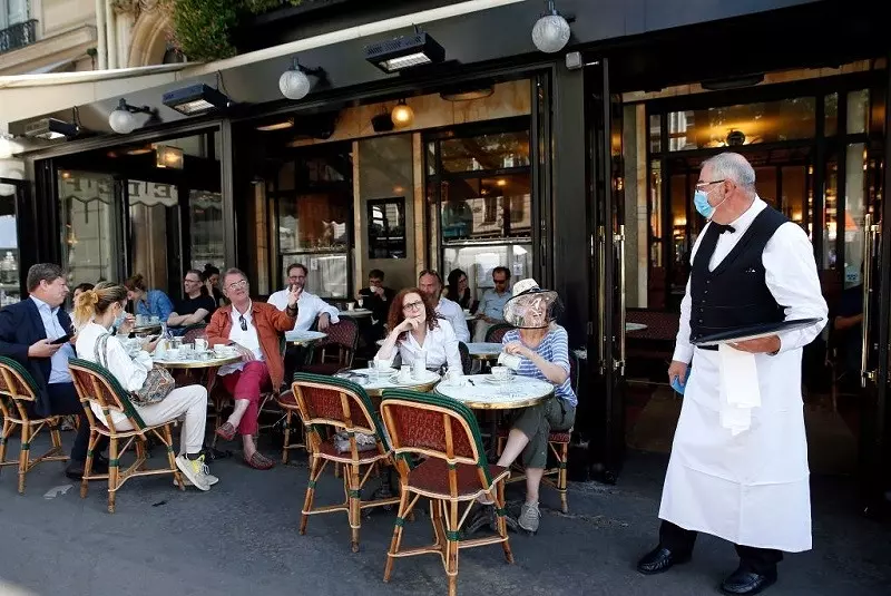 Francja: Tarasy restauracyjne zostaną otwarte w połowie maja