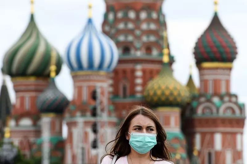 Turystyka szczepionkowa do Rosji? UE stanowczo odradza