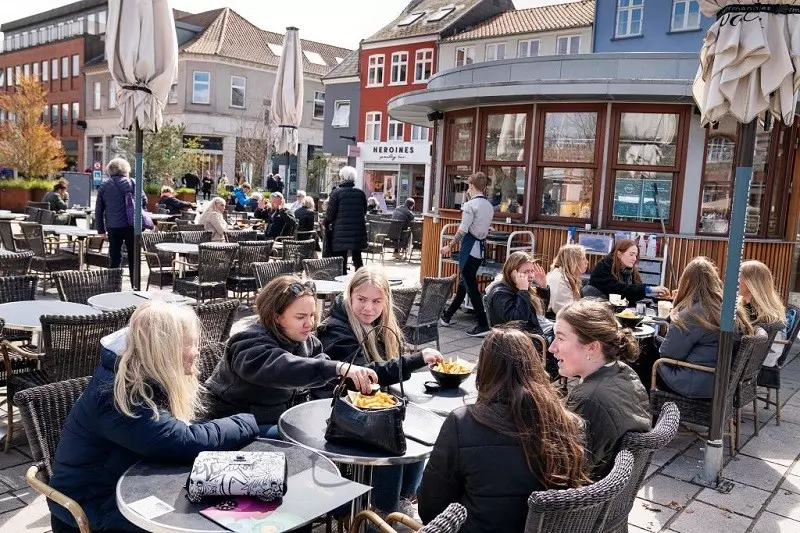 Dania otwiera restauracje. W wielu brakuje wolnych miejsc