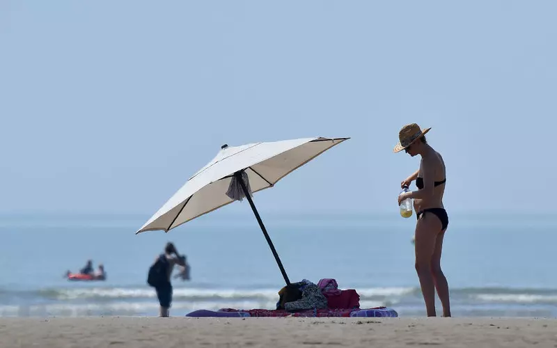 Warm spell set to last with sweltering 32C predicted 'within weeks'
