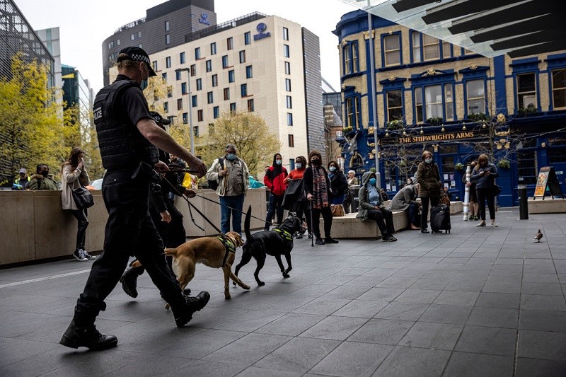 Ewakuowano stację London Bridge. "Podejrzany przedmiot" w pociągu