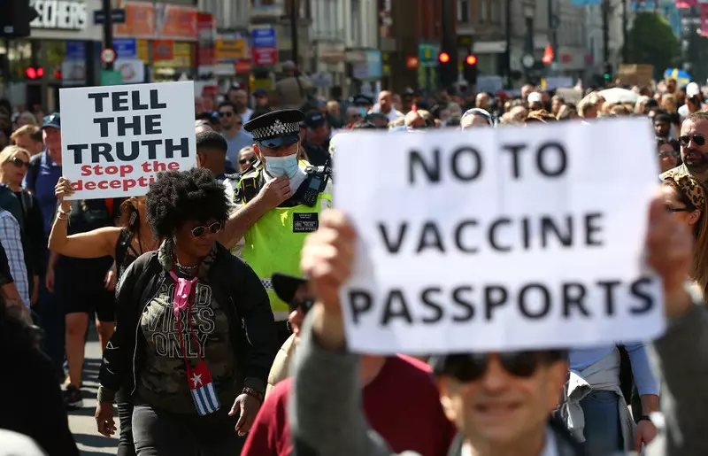 Londyn: Tysiące ludzi protestowały przeciwko ograniczeniom epidemicznym