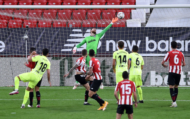 Przegrana Atletico Madryt w Bilbao, Barcelona zmniejsza stratę