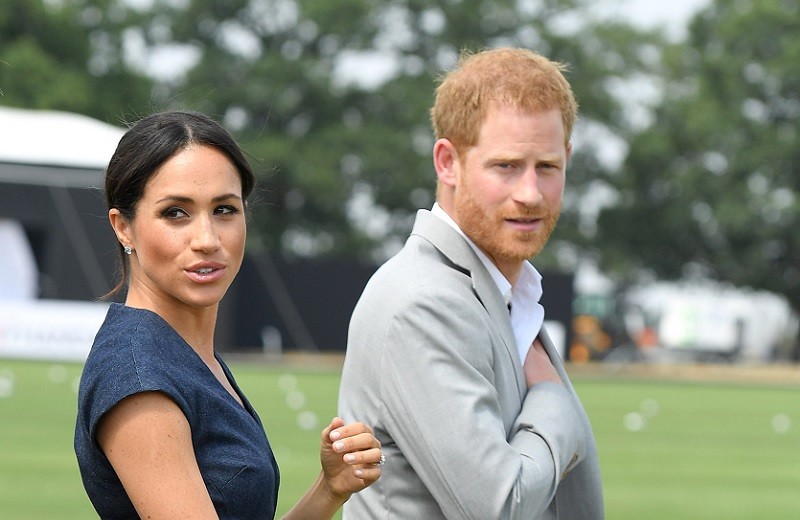 Harry i Meghan mogą zostać na dobre "wyrzuceni" z rodziny królewskiej