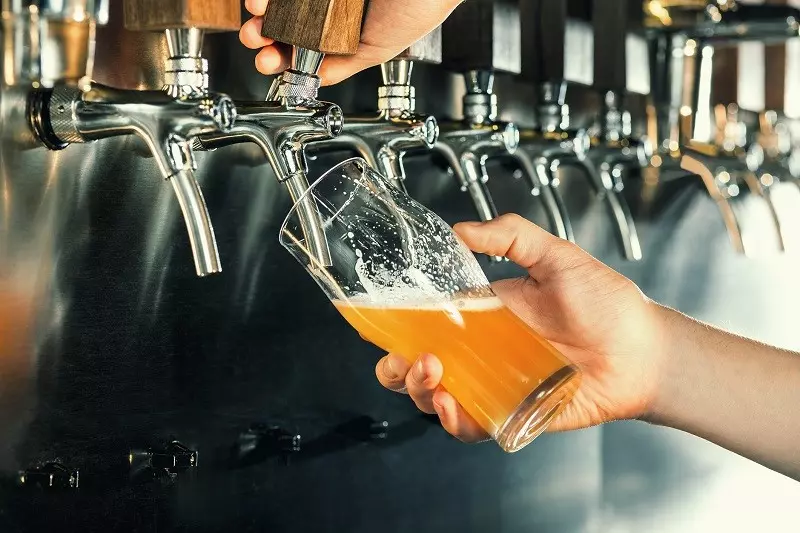 Dania: Bar oferuje piwo i szybkie testy na Covid-19