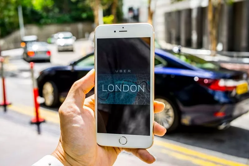 Uber szuka 20 tys. kierowców w UK