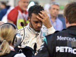 Hamilton ukarany cofnięciem o pięć miejsc na starcie GP Chin