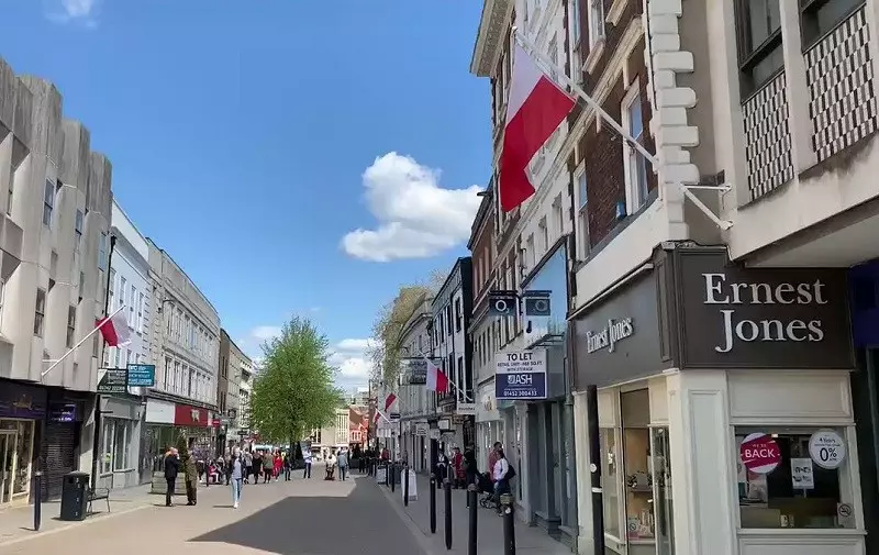 56 polskich flag w Gloucestershire z okazji Polish Heritage Days