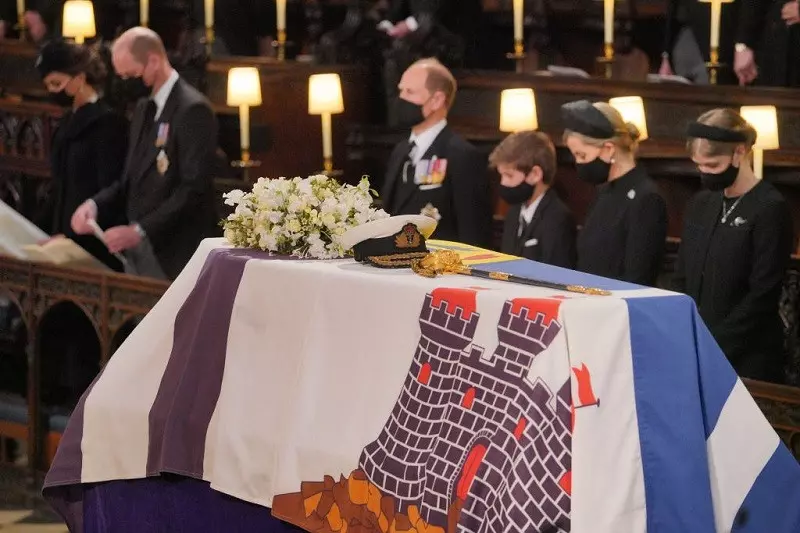 Anglia przyspiesza zniesienie limitu żałobników na pogrzebach
