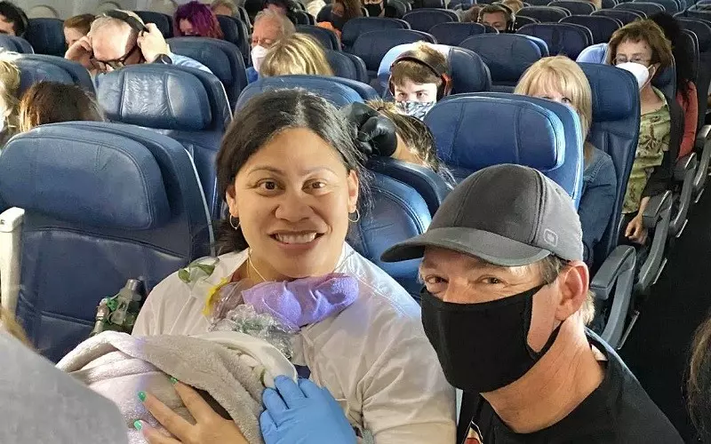 Woman gives birth on flight to Hawaii