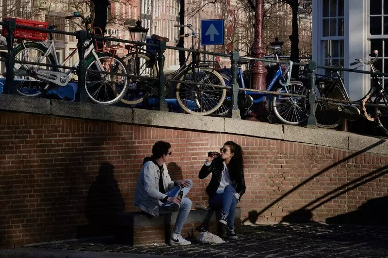 Holandia: Prawie połowa osób objętych kwarantanną jej nie przestrzega