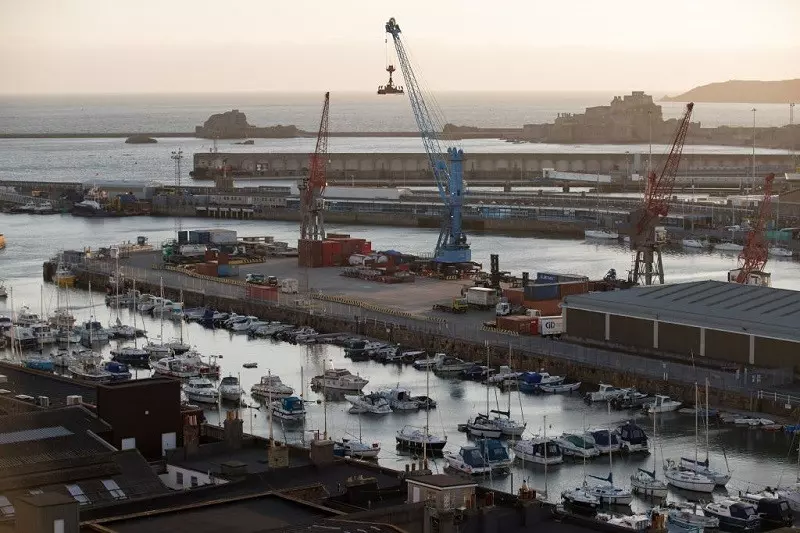 UK wyśle na Jersey dwie łodzie patrolowe po groźbach Francji