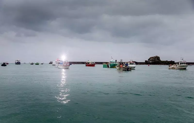 UK: Ponad 50 francuskich kutrów rybackich blokuje port na Jersey