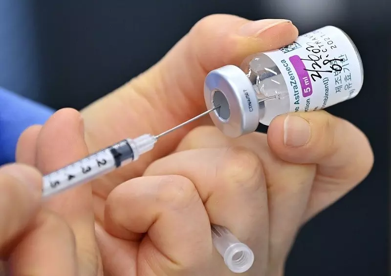 UK: Osoby poniżej 40. roku życia będą mogły wybrać szczepionkę