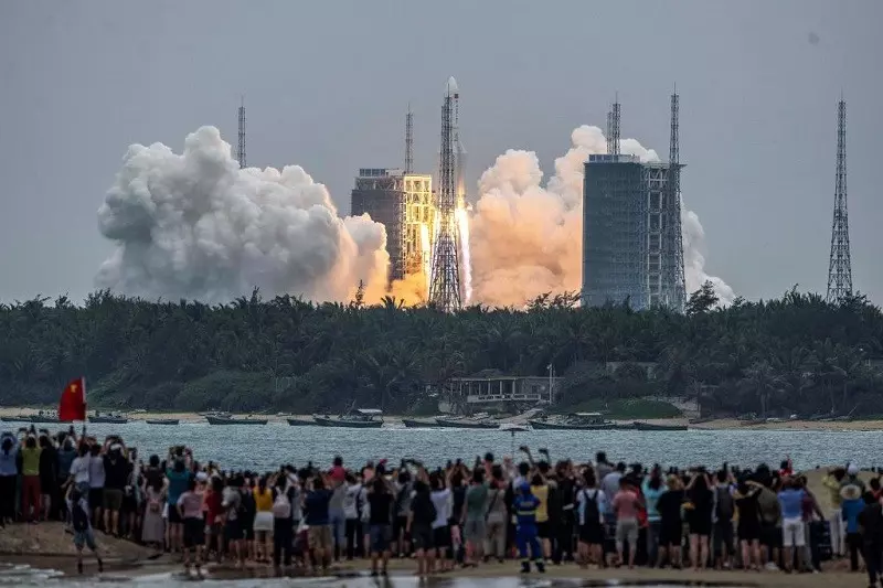 Chińska rakieta Długi Marsz 5B spadła na Ziemię