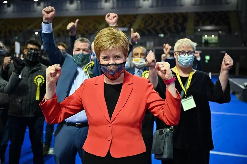 Wybory w Szkocji: Partia Sturgeon świętuje "historyczną" wygraną