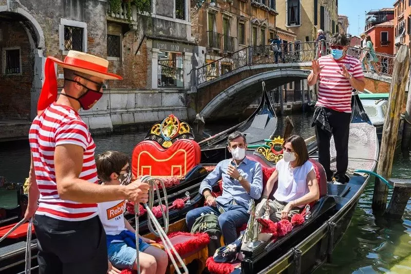 Wenecja oblężona przez turystów. Przepełnione parkingi