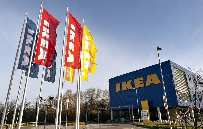Holandia: W IKEA żółte naklejki dla osób bez maseczek 