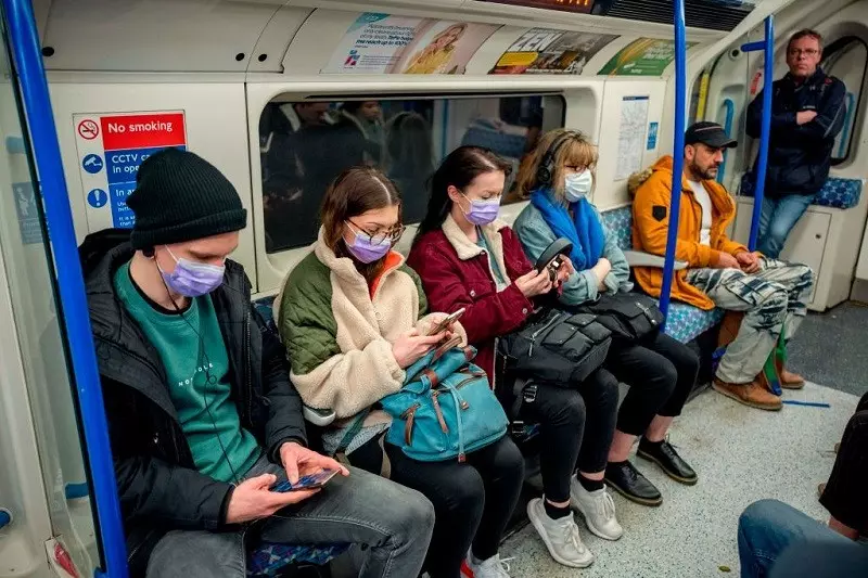 Życie po pandemii? Większość londyńczyków ze strachem wejdzie do metra