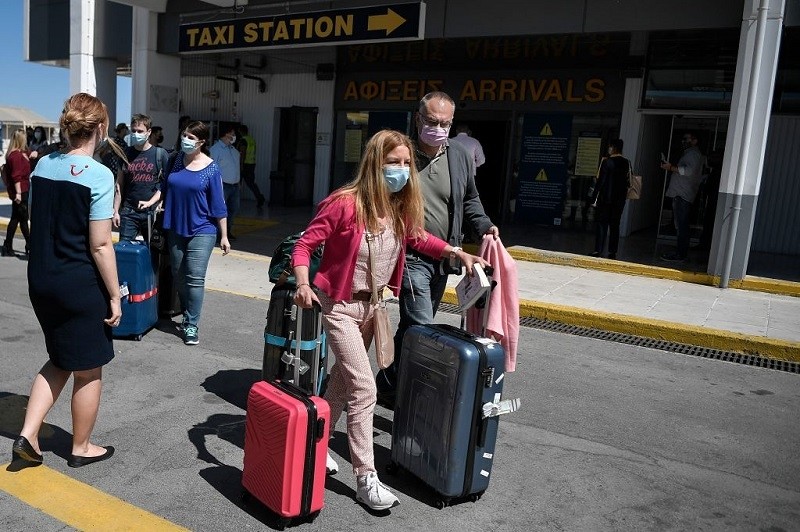 First foreign tourists arrive in Greece following reopening 