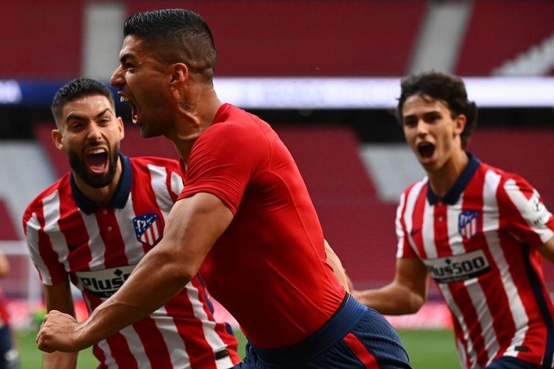 Barça out of title race but Atlético and Real both win