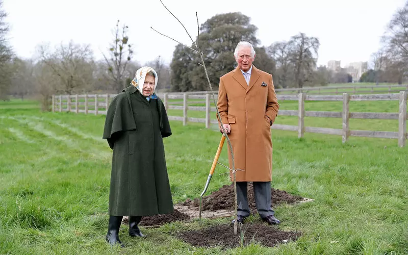 Prince Charles and Queen plant oak tree for Platinum Jubilee