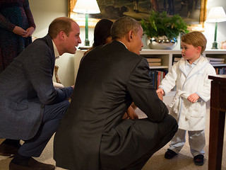 Książę przywitał Obamę w piżamie. Te zdjęcia przejdą do historii