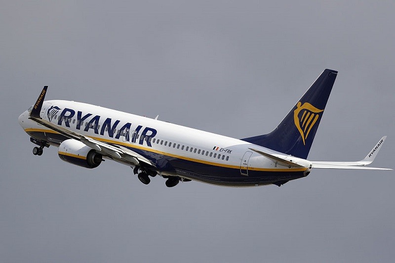 Samolot Ryanair "siłą zmuszony do lądowania w Mińsku"