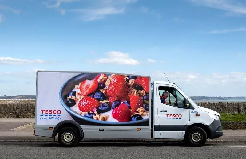 Tesco trials one-hour deliveries in race to shoppers' doorst