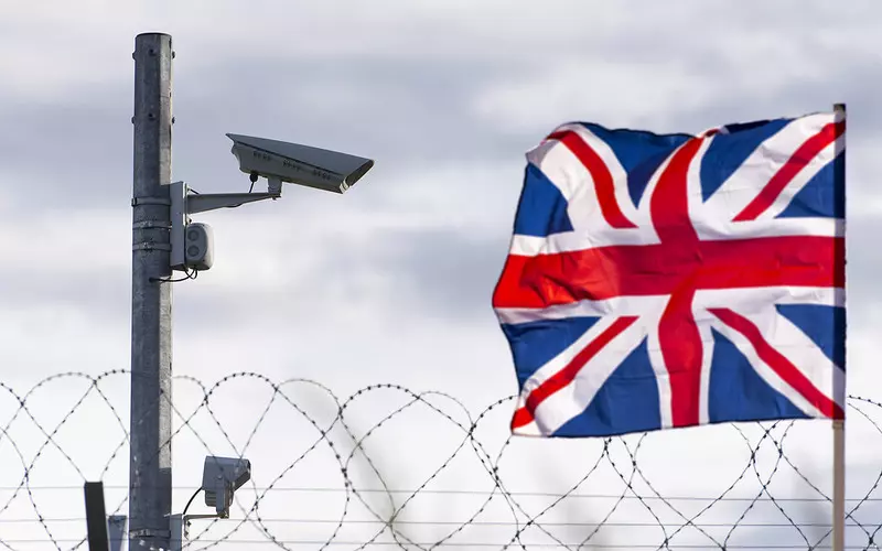 "The Guardian": Turyści z UE muszą zostawiać odciski palców na brytyjskiej granicy