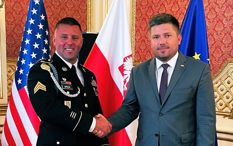 Amerykański żołnierz, który uratował Polaka, mianowany polskim weteranem