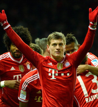Manchester United hope Toni Kroos transfer offer of £40m will convince Bayern to sell  