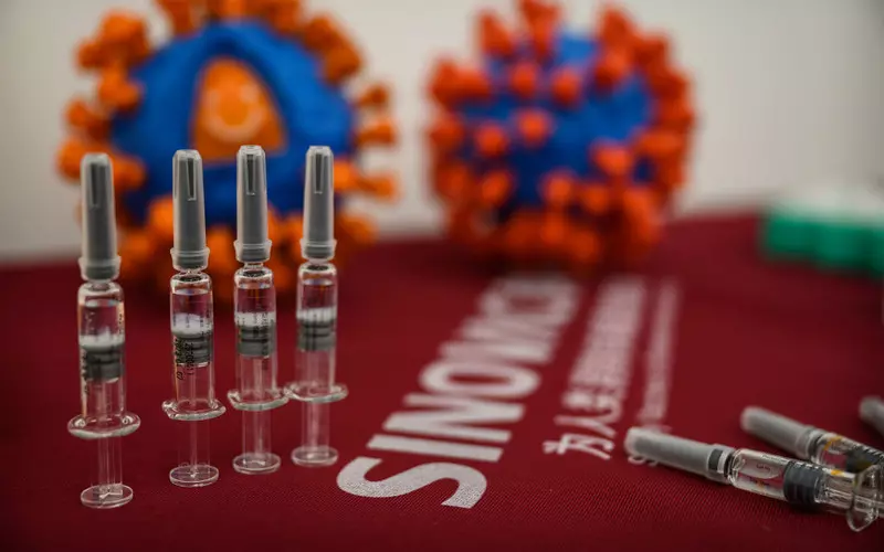 WHO zatwierdziła drugą chińską szczepionkę przeciw Covid-19 do użycia kryzysowego