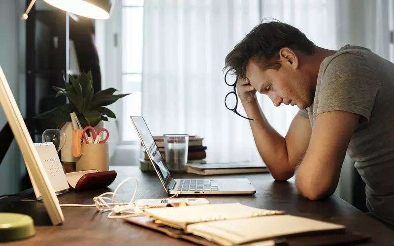 Praca z domu: Szefowie nie powinni wysyłać e-maili do pracowników po godzinach pracy